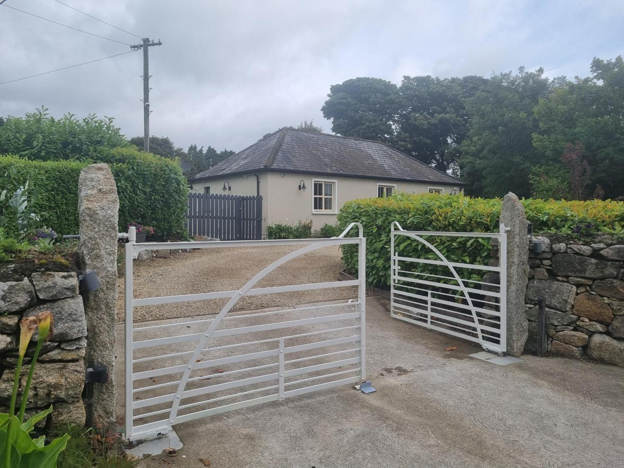 Cracatinni Mews Roundwood Buitenkant foto